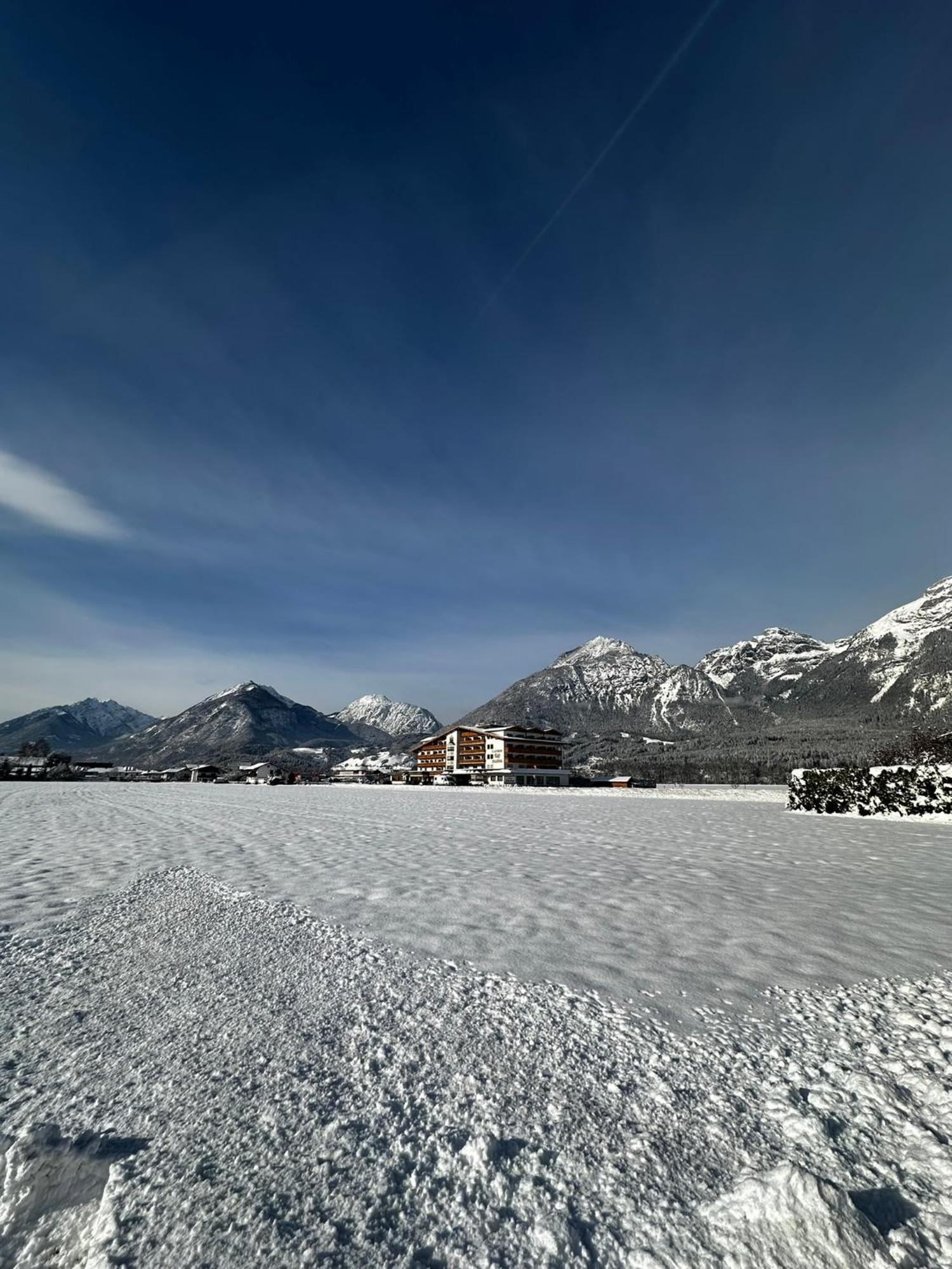 Hotel Cafe-Zillertal Штрас-им-Циллерталь Экстерьер фото