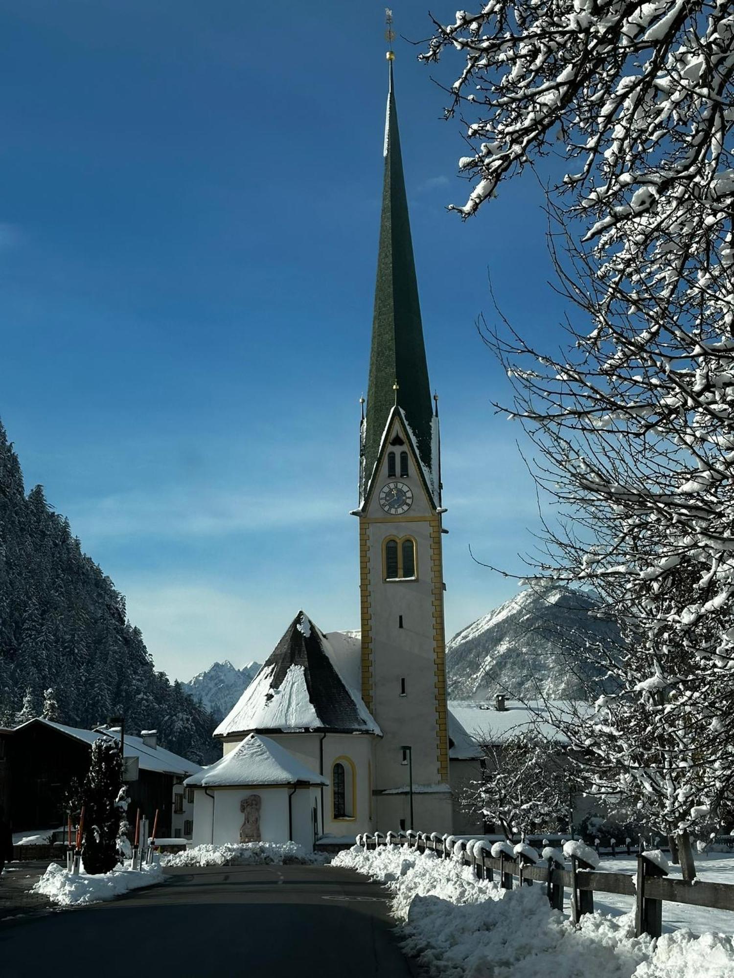 Hotel Cafe-Zillertal Штрас-им-Циллерталь Экстерьер фото